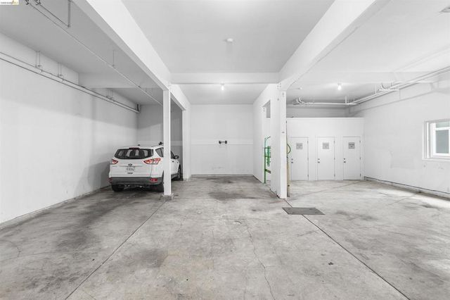 2401 San Pablo Ave, Oakland, CA 94612