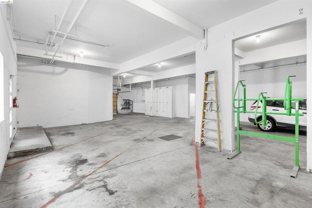 2401 San Pablo Ave, Oakland, CA 94612