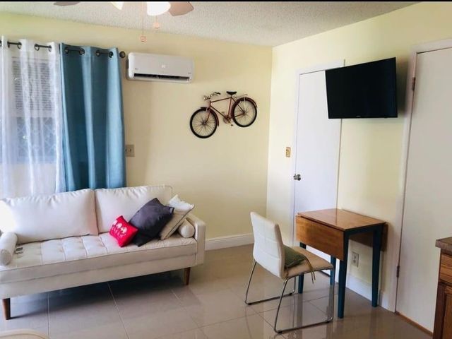1607 NE 15th Avenue 3, Fort Lauderdale, FL 33305