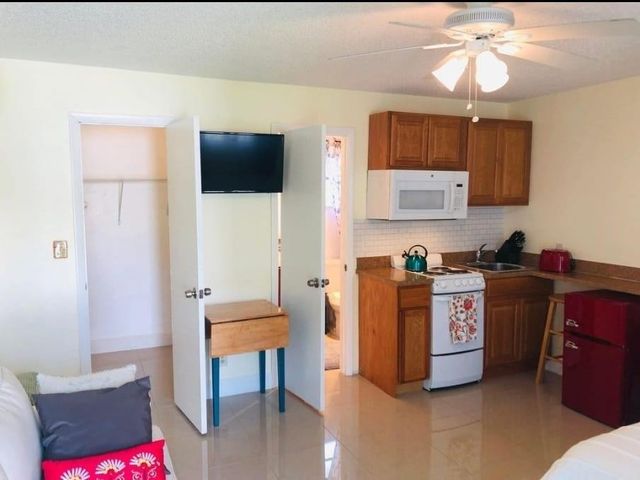 1607 NE 15th Avenue 3, Fort Lauderdale, FL 33305