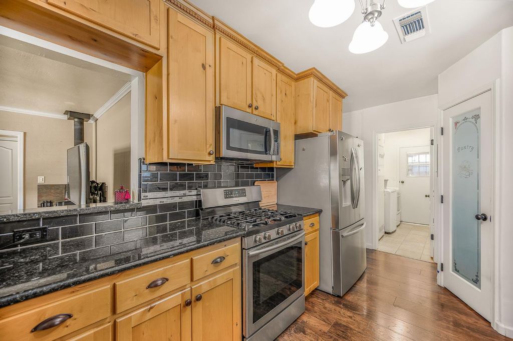 Image 10 of property listing at 1439 Gary Street, Selma, CA 93662