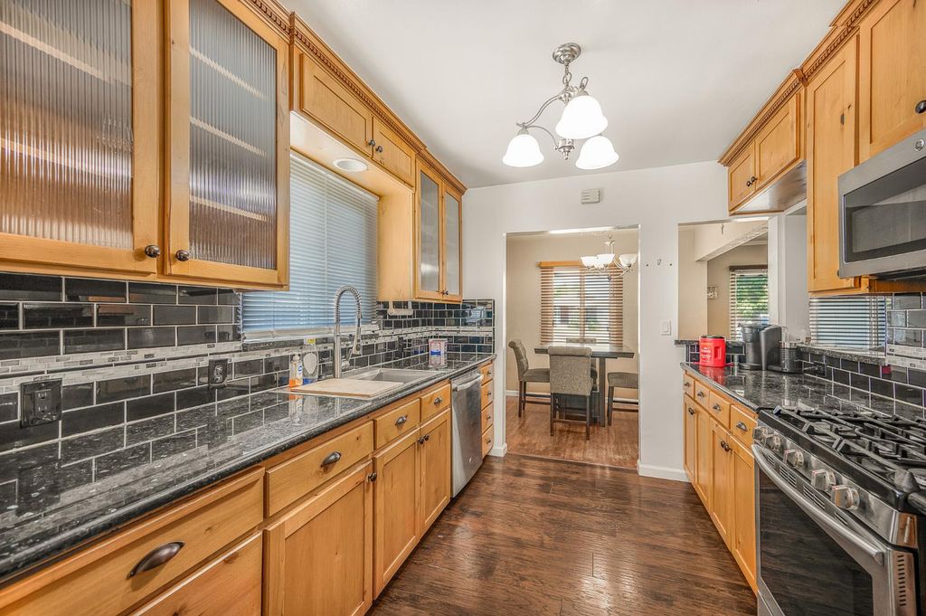 Image 11 of property listing at 1439 Gary Street, Selma, CA 93662