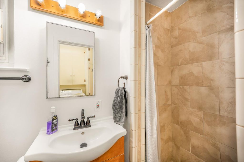 Image 14 of property listing at 1439 Gary Street, Selma, CA 93662