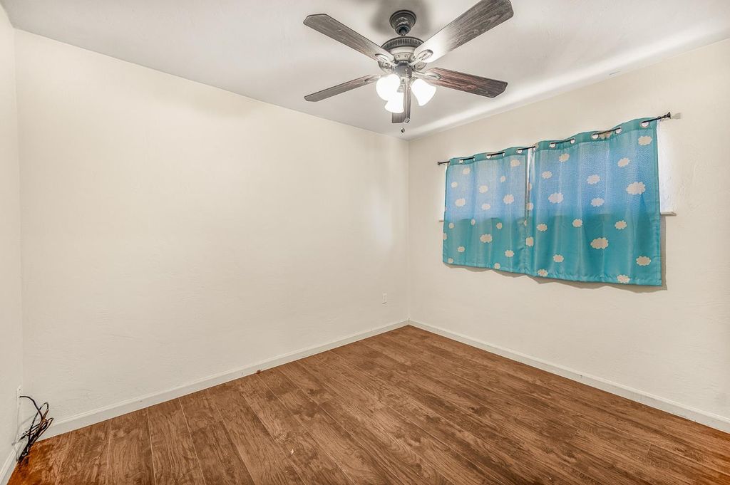 Image 15 of property listing at 1439 Gary Street, Selma, CA 93662