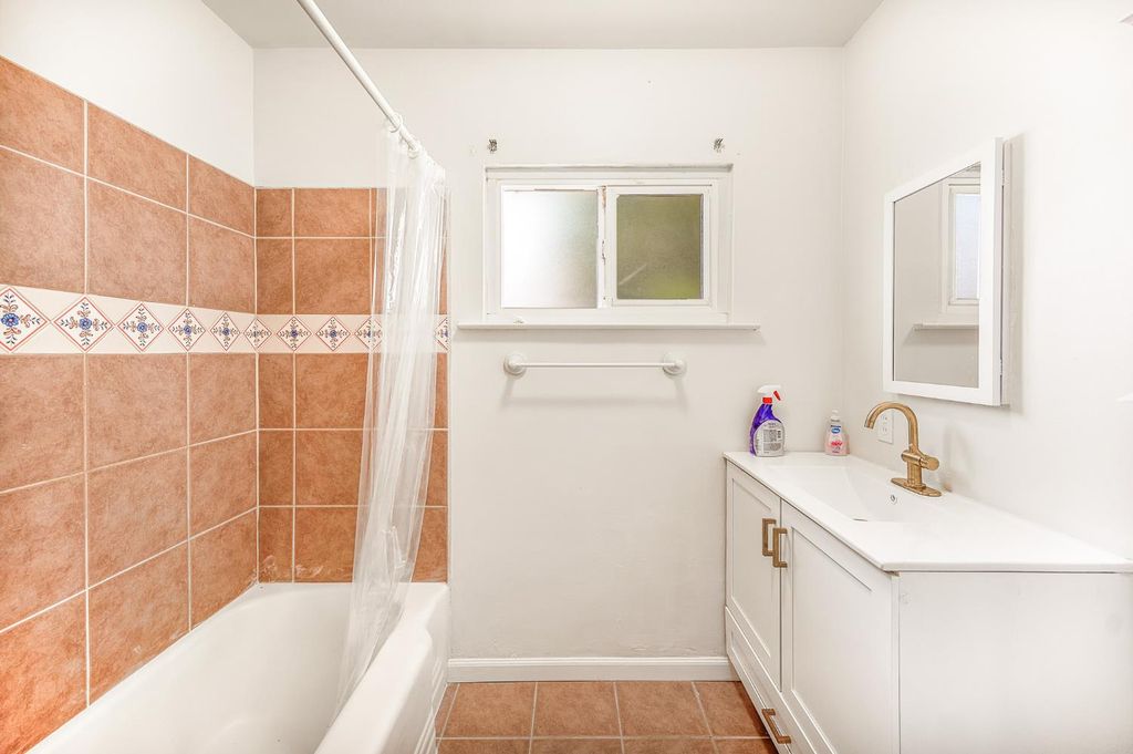 Image 16 of property listing at 1439 Gary Street, Selma, CA 93662