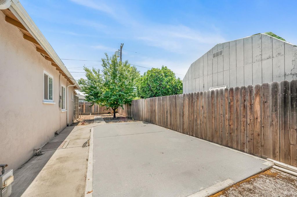 Image 18 of property listing at 1439 Gary Street, Selma, CA 93662