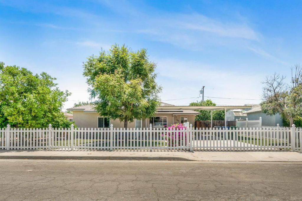 Image 2 of property listing at 1439 Gary Street, Selma, CA 93662