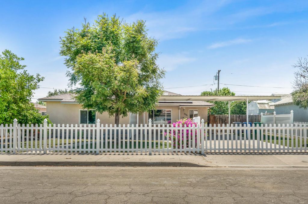 Image 3 of property listing at 1439 Gary Street, Selma, CA 93662