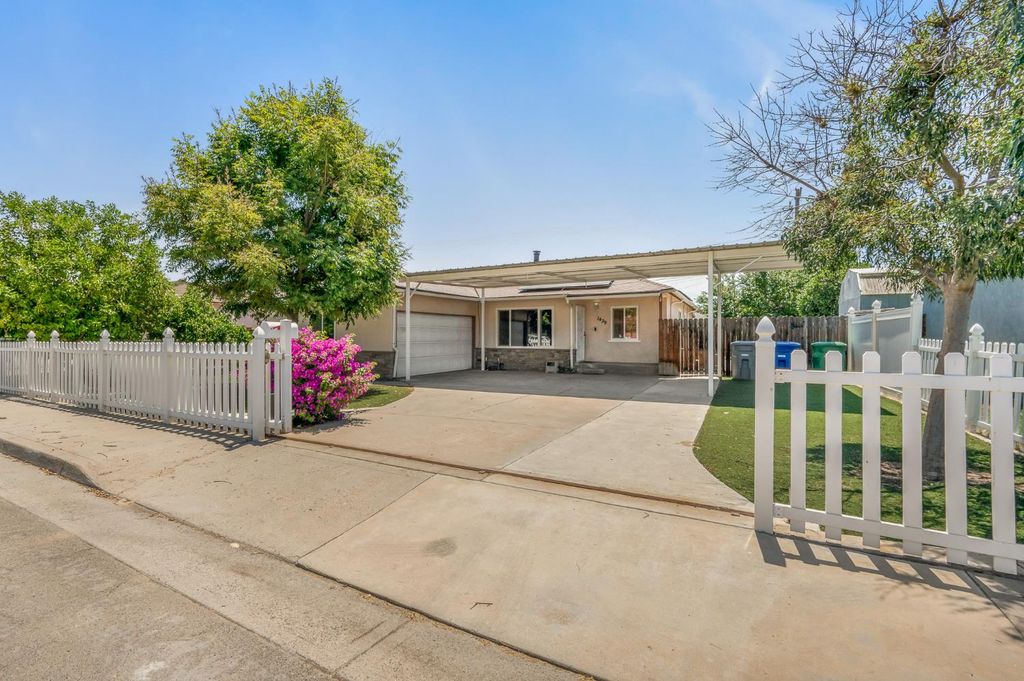 Image 4 of property listing at 1439 Gary Street, Selma, CA 93662