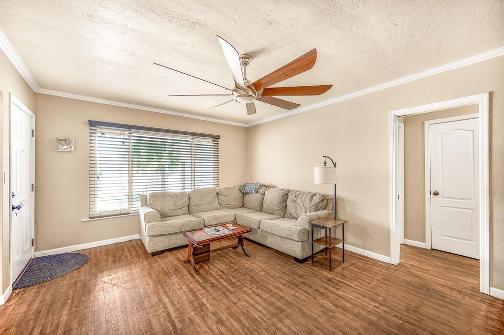 Image 6 of property listing at 1439 Gary Street, Selma, CA 93662