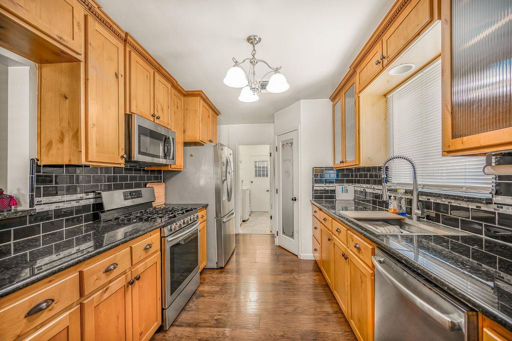 Image 9 of property listing at 1439 Gary Street, Selma, CA 93662