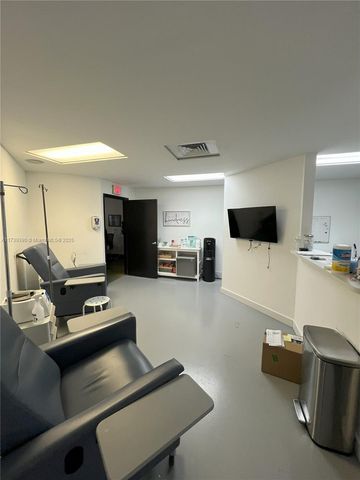 5050 Biscayne Blvd 101, Miami, FL 33137