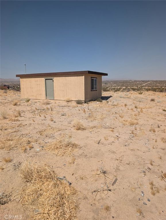 Image 5 of property listing at 56850 Bodick, Landers, CA 92285