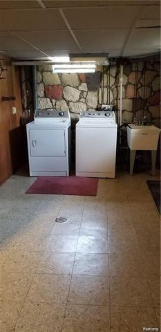 6119 Rochester Road, Troy, MI 48085