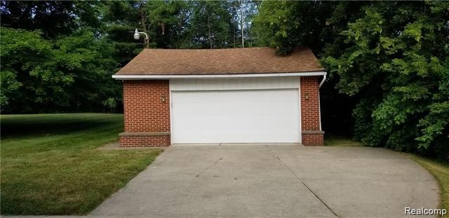6119 Rochester Road, Troy, MI 48085