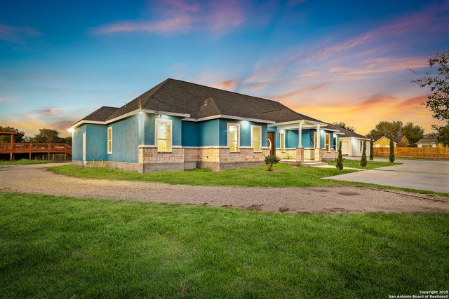 703 W Petaluma Blvd, San Antonio, TX 78221