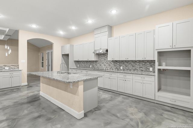 703 W Petaluma Blvd, San Antonio, TX 78221