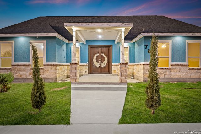 703 W Petaluma Blvd, San Antonio, TX 78221