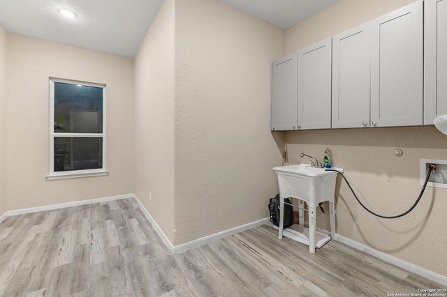 703 W Petaluma Blvd, San Antonio, TX 78221