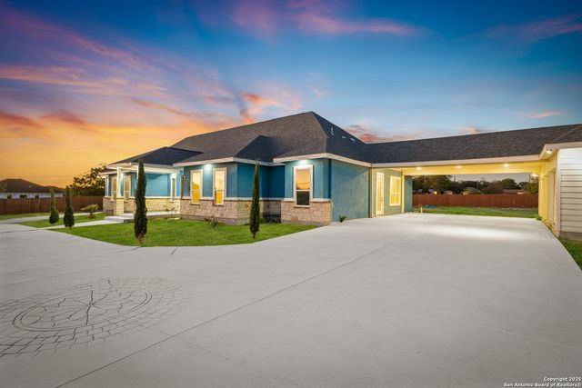 703 W Petaluma Blvd, San Antonio, TX 78221