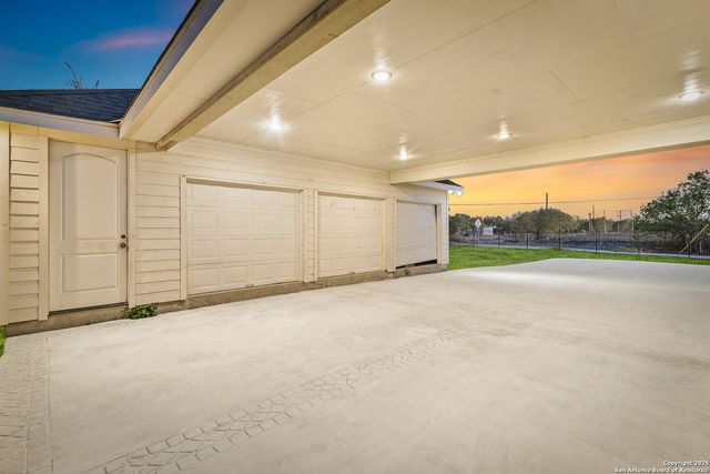 703 W Petaluma Blvd, San Antonio, TX 78221