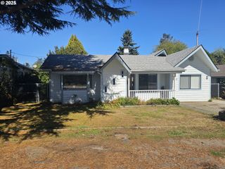 430 PINE St, Brookings, OR 97415