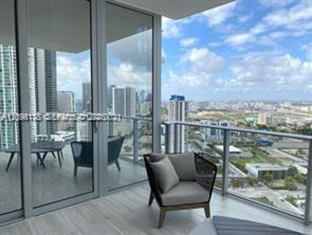 851 NE 1st Avenue 2806, Miami, FL 33132