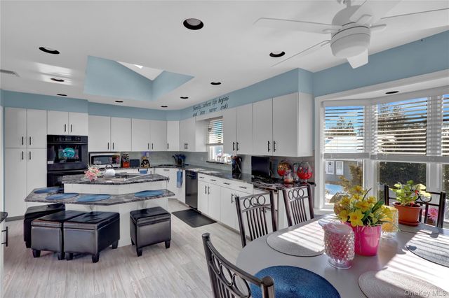 98 Kingsland Avenue, West Islip, NY 11795