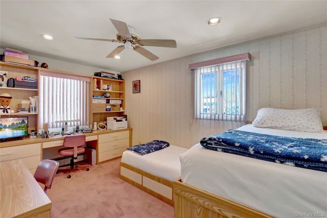 98 Kingsland Avenue, West Islip, NY 11795