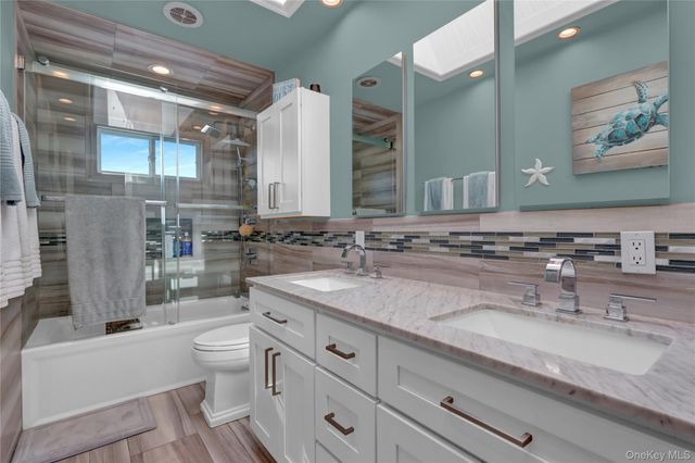 98 Kingsland Avenue, West Islip, NY 11795