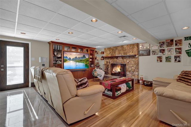 98 Kingsland Avenue, West Islip, NY 11795