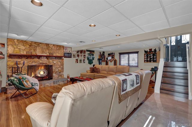 98 Kingsland Avenue, West Islip, NY 11795