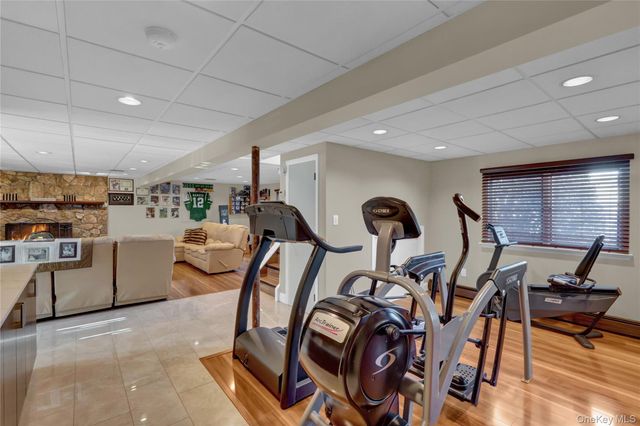 98 Kingsland Avenue, West Islip, NY 11795