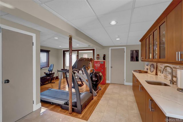 98 Kingsland Avenue, West Islip, NY 11795