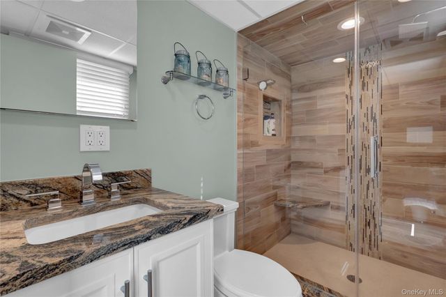 98 Kingsland Avenue, West Islip, NY 11795