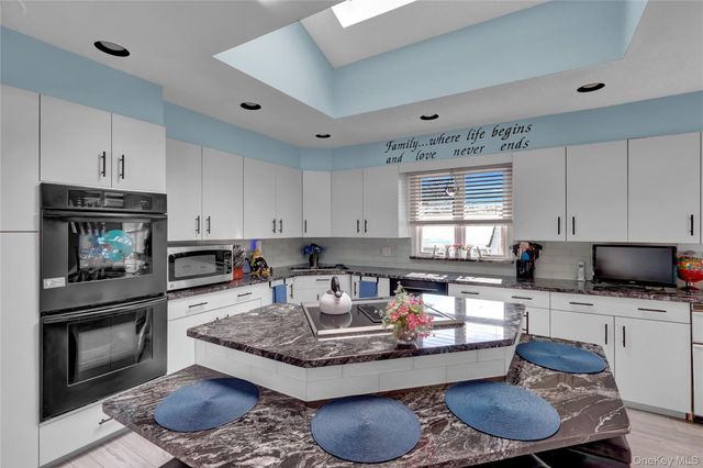 98 Kingsland Avenue, West Islip, NY 11795