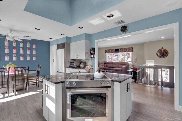 98 Kingsland Avenue, West Islip, NY 11795