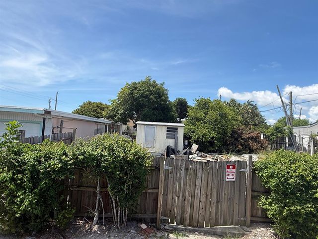 4801 Parker Avenue, West Palm Beach, FL 33405