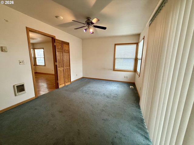 1664 MAIN St, Springfield, OR 97477