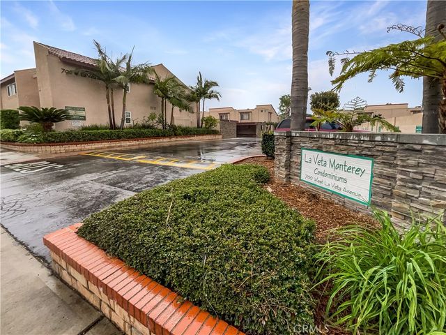 700 W La Veta, Orange, CA 92868
