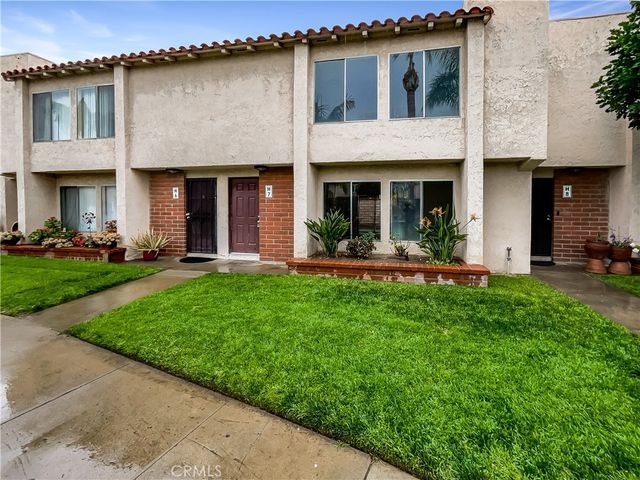 700 W La Veta, Orange, CA 92868