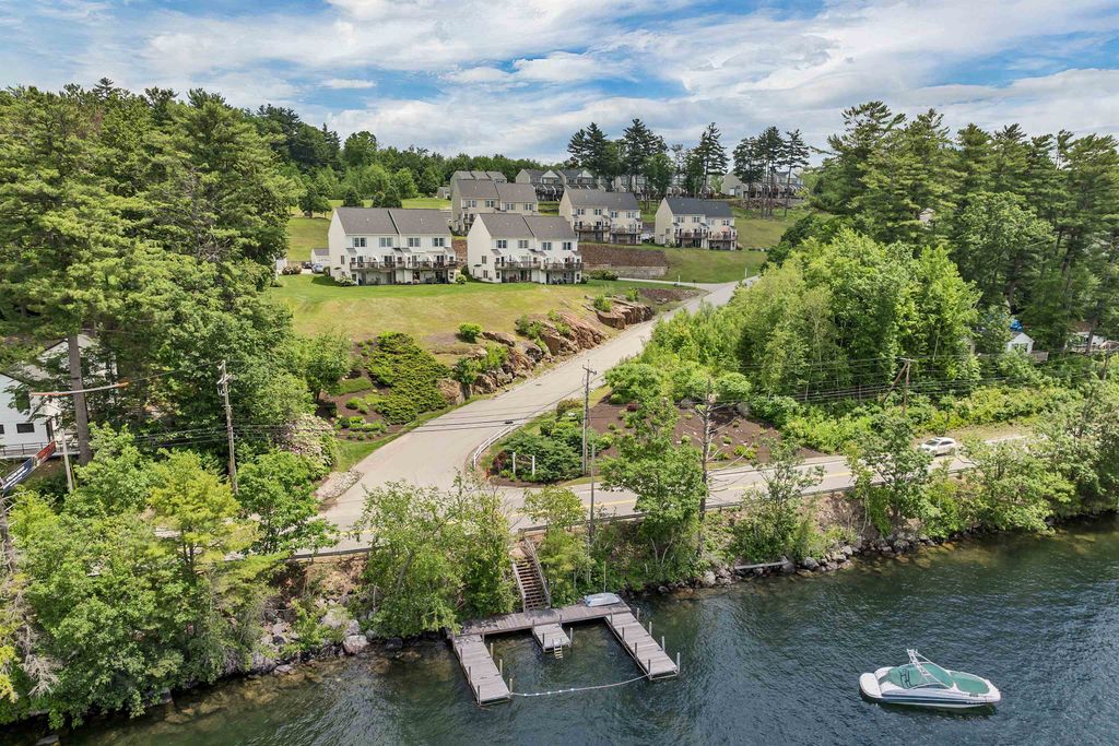 53 Evergreens Dr Apt 3, Laconia, NH 03246