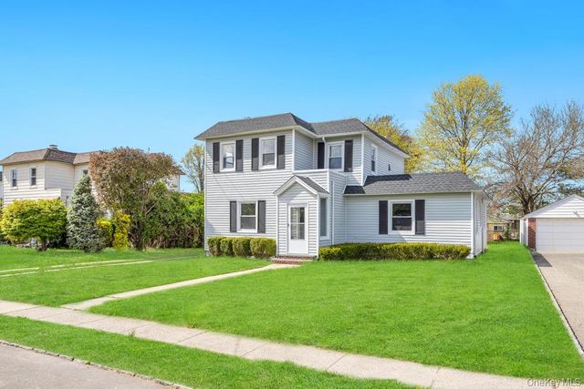 577 Lowell Street, Westbury, NY 11590