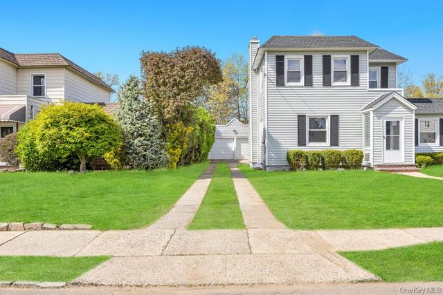 577 Lowell Street, Westbury, NY 11590