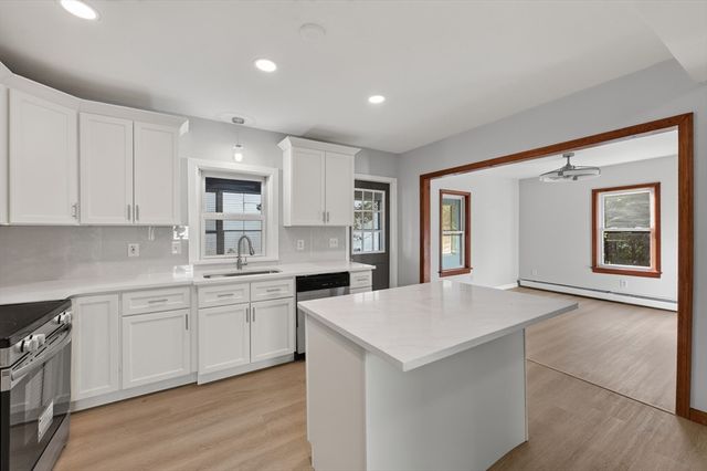 13 Goddard St, Webster, MA 01570