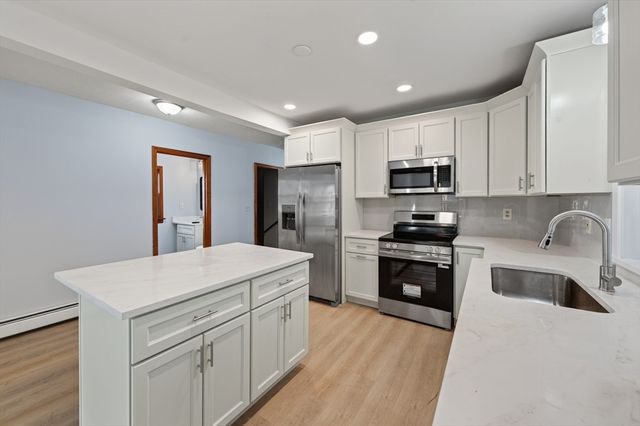 13 Goddard St, Webster, MA 01570