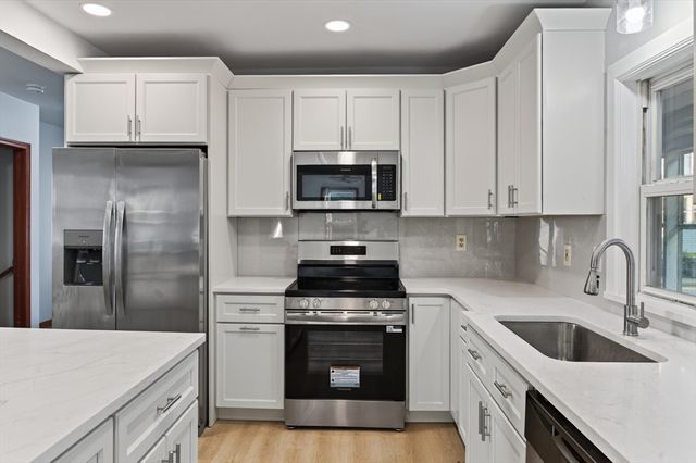 13 Goddard St, Webster, MA 01570