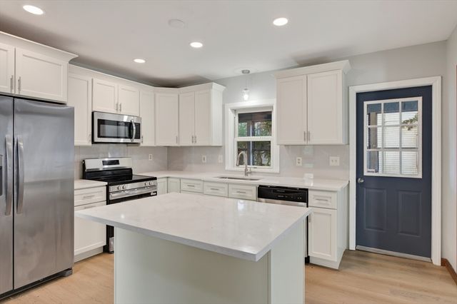 13 Goddard St, Webster, MA 01570