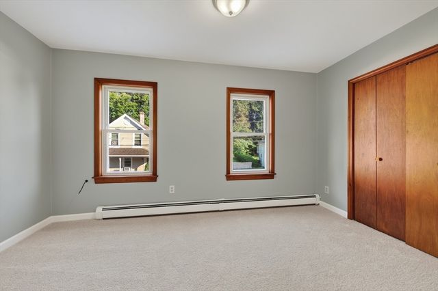 13 Goddard St, Webster, MA 01570