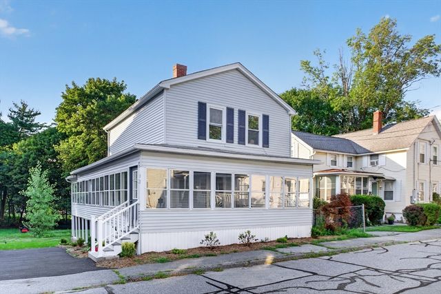 13 Goddard St, Webster, MA 01570